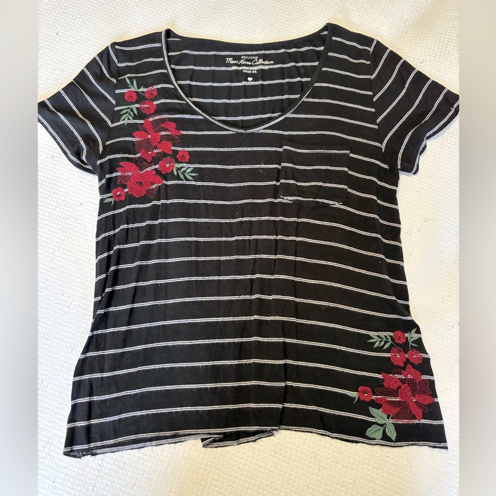Embroidered flowers short sleeve shirt